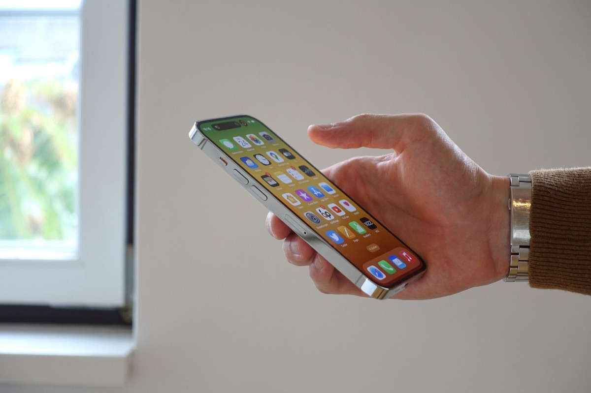 iPhone 15 Pro case and screen showing sleek design and glass finish