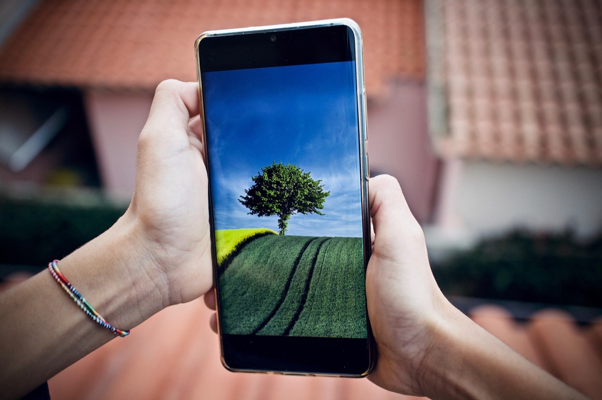 Detailaufnahme der iPhone 16 Pro Kamera und des Titan-Gehäuses