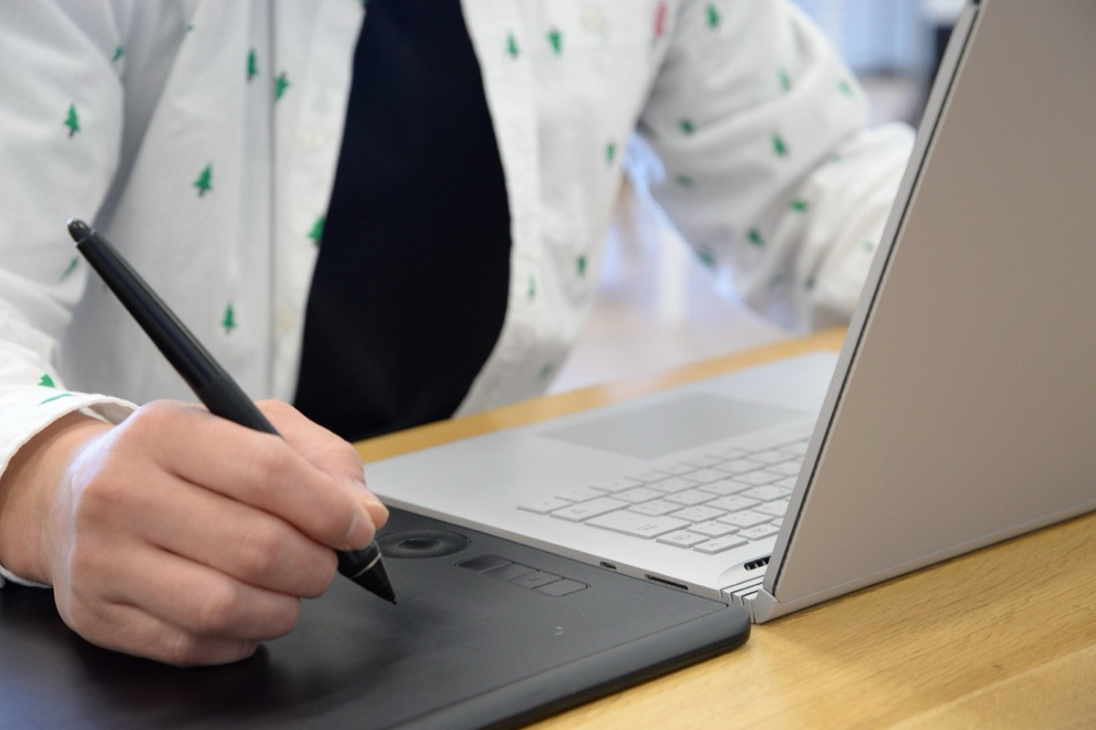 Close-up of a digital drawing surface with a stylus stroke