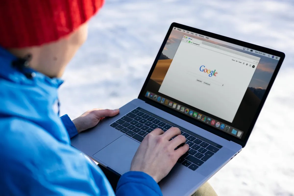 freelance, laptop, google, macbook, apple, macbook pro, apple product, work, hands, man hands, keyboard, winter, park, red hat, blue jacket, google, google, goo