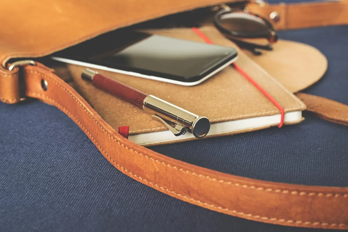 pocket, leather goods, purse, notebook, accessories, mobile, smartphone, pen, fountain pen, contents, fashion, agenda, calendar, cellphone, still life, vintage,